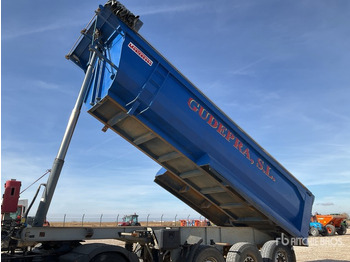 קרון נגרר עם מזהיר MONTENEGRO