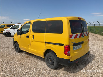 מיניבוס NISSAN