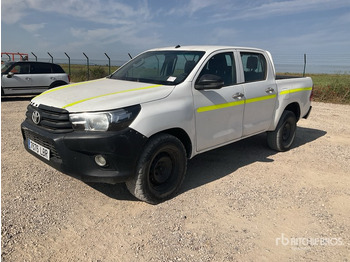 טנדר TOYOTA Hilux