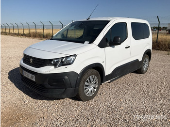 מיניבוס PEUGEOT