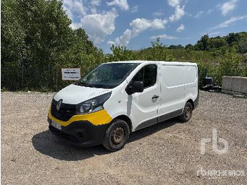 כלי רכב מסחרי עם לוח RENAULT Trafic