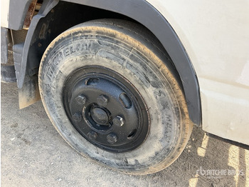 משאית צד נופל/ שטוחה 2012 Mitsubishi Canter 4x2 Crew Cab Flatbed Truck: תמונה 5