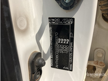 טנדר TOYOTA Hilux