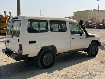 SUV 2020 Toyota Land Cruiser 78L 4x4 SUV: תמונה 5