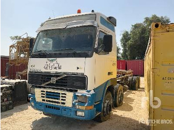 משאית עם שלדת תא VOLVO