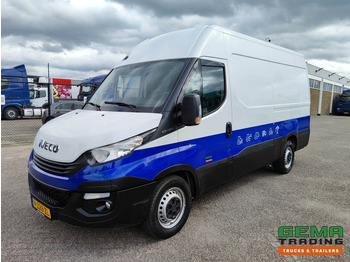 כלי רכב מסחרי עם לוח IVECO Daily 35s12