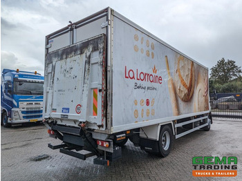הַחכָּרָה Volvo FL290 4x2 Dagcab Euro5 18T - Handgeschakeld - Koel-VriesBak 8.40M - Frigo Block - Laadklep 1500KG Volvo FL290 4x2 Dagcab Euro5 18T - Handgeschakeld - Koel-VriesBak 8.40M - Frigo Block - Laadklep 1500KG: תמונה 5 הַחכָּרָה Volvo FL290 4x2 Dagcab Euro5 18T - Handgeschakeld - Koel-VriesBak 8.40M - Frigo Block - Laadklep 1500KG Volvo FL290 4x2 Dagcab Euro5 18T - Handgeschakeld - Koel-VriesBak 8.40M - Frigo Block - Laadklep 1500KG: תמונה 5