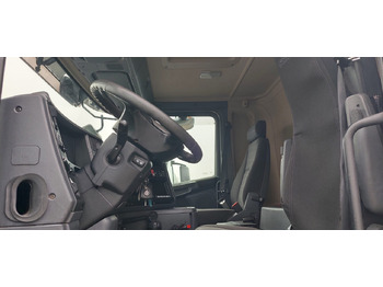 Interior photo 1: משאית מכל SCANIA G400