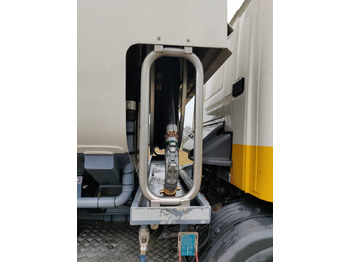 משאית מכל SCANIA P400: תמונה 2
