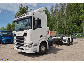 משאית עם שלדת תא SCANIA R