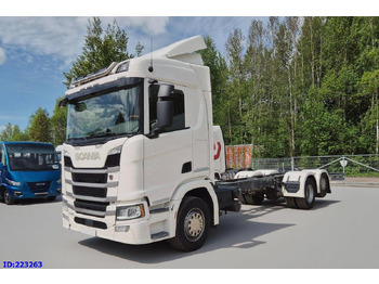 משאית עם שלדת תא SCANIA R