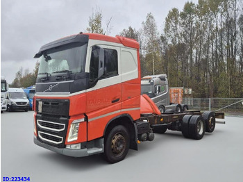 משאית עם שלדת תא VOLVO FH13 500
