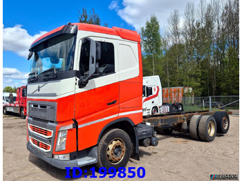 משאית עם שלדת תא VOLVO FH13 540