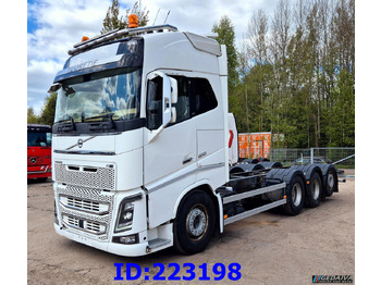 משאית עם שלדת תא VOLVO FH16 650
