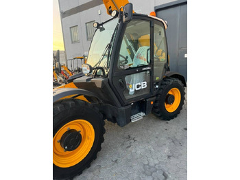 מפעיל טלסקופי JCB