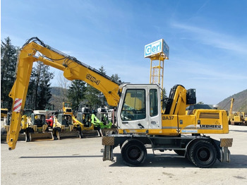 מטפל בפסולת/ תעשייתי LIEBHERR A 904