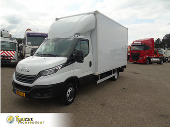 כלי רכב מסחרי עם תיבה IVECO Daily
