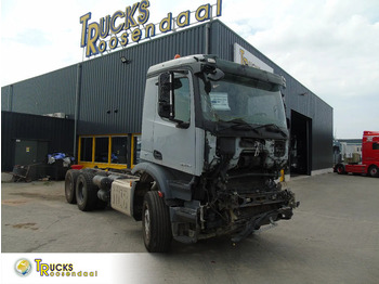 משאית עם שלדת תא MERCEDES-BENZ Arocs 2640
