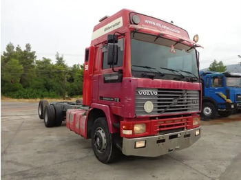 משאית עם שלדת תא VOLVO F12