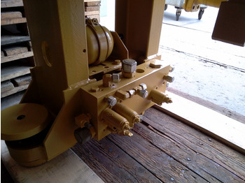 שסתום הידרולי עבור מכונת בנייה Caterpillar 2300081: תמונה 5