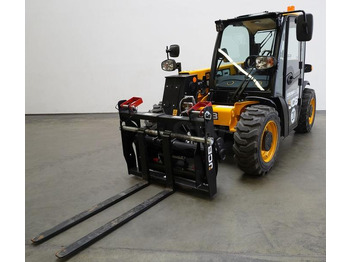 מפעיל טלסקופי JCB