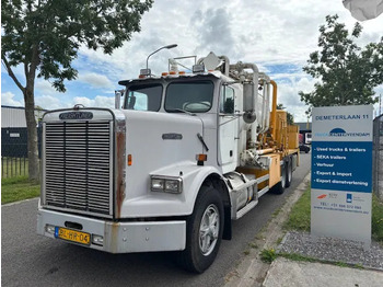 משאית עם שלדת תא FREIGHTLINER