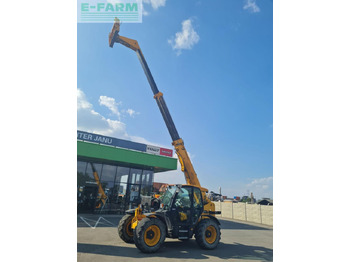 מפעיל טלסקופי JCB