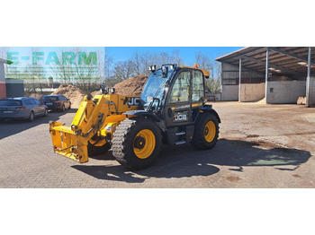 מפעיל טלסקופי JCB