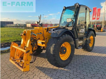מפעיל טלסקופי JCB