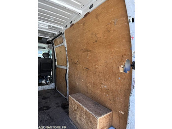 כלי רכב מסחרי עם לוח Renault Master: תמונה 4
