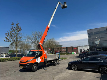 פלטפורמה אווירית מותקנת על משאית IVECO Daily