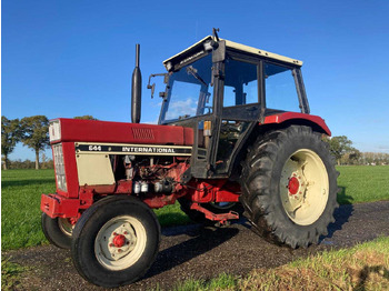 טרקטור חקלאי INTERNATIONAL