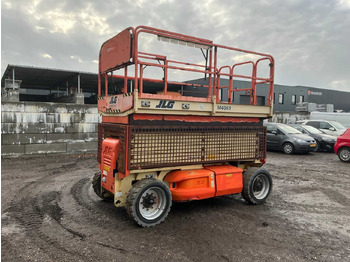 פלטפורמה אווירית JLG