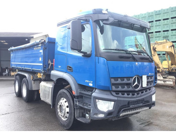 מזהיר Mercedes Benz Arocs 2643 6×4 Euro 6: תמונה 4 מזהיר Mercedes Benz Arocs 2643 6×4 Euro 6: תמונה 4