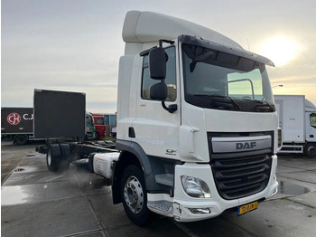 משאית עם שלדת תא DAF CF 260