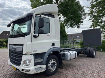 משאית עם שלדת תא DAF CF 260