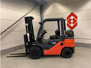 מלגזת LPG Toyota 02-8FGF30: תמונה 2
