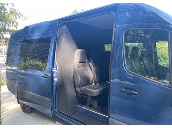 כלי רכב מסחרי עם לוח MERCEDES-BENZ Sprinter 317