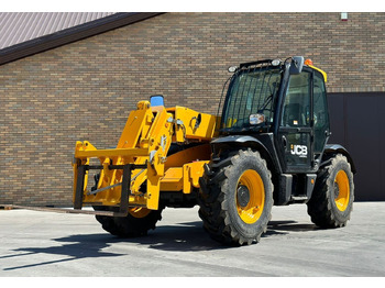 מפעיל טלסקופי JCB