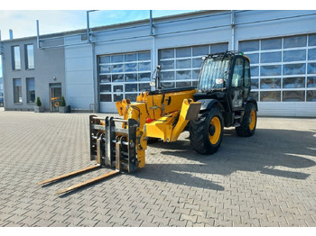 מפעיל טלסקופי JCB