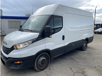 כלי רכב מסחרי עם לוח IVECO Daily 35s18