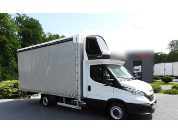 כלי רכב מסחרי עם וילונות צד IVECO Daily 35s18
