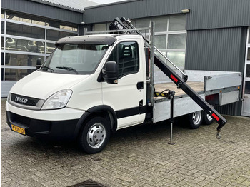 כלי רכב מסחרי במיטה שטוחה IVECO Daily