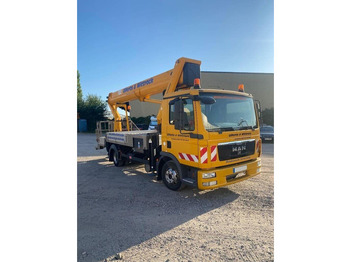 פלטפורמה אווירית מותקנת על משאית RUTHMANN