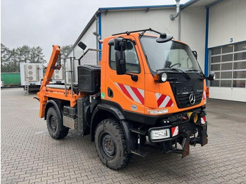 משאית דילוג העמסה UNIMOG U20