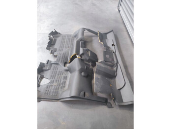 תא ופנים הרכב NISSAN