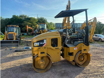 רולר CATERPILLAR CB24B