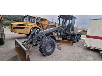 מפלסת NEW HOLLAND