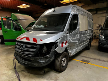 כלי רכב מסחרי עם לוח MERCEDES-BENZ Sprinter 316