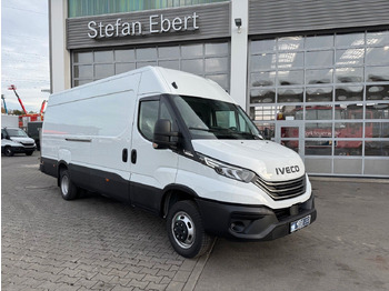 כלי רכב מסחרי עם לוח IVECO Daily 35c21